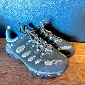 Merrell Women's Ridgepass Hiking Shoes practically new! Size 8 crossover sneaker